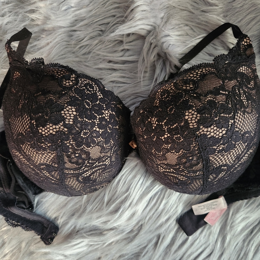 Victoria's Secret Black Lace Bra Intricate Floral Design
